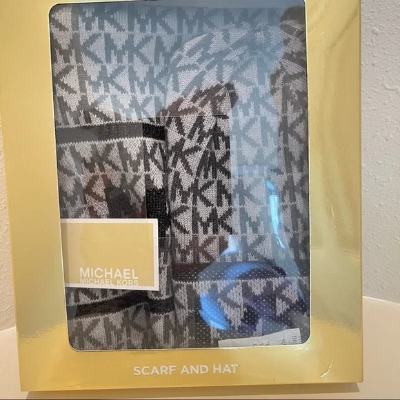 Michael Kors Monogram Knit 2 Piece Set Gift Beanie & Gloves OS NWT s-l400.jpg main image 2